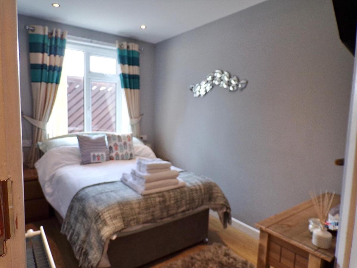 Coast 77 B&B Poole Dış mekan fotoğraf